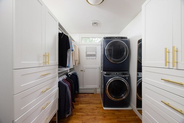 Interior, Utility Closets, Washer, Wood Texture Flooring