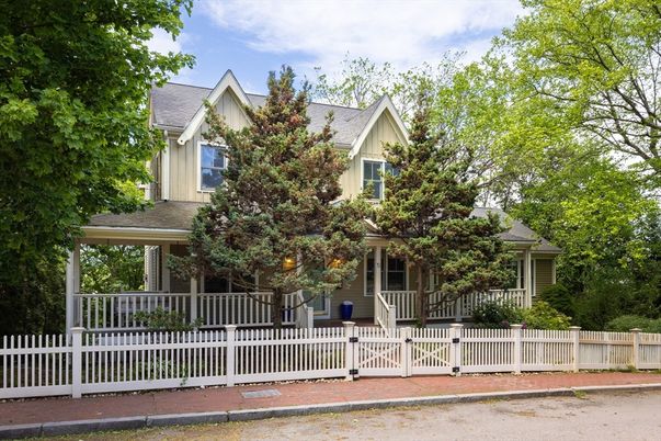 Exterior, Facade, Queen Anne Victorian