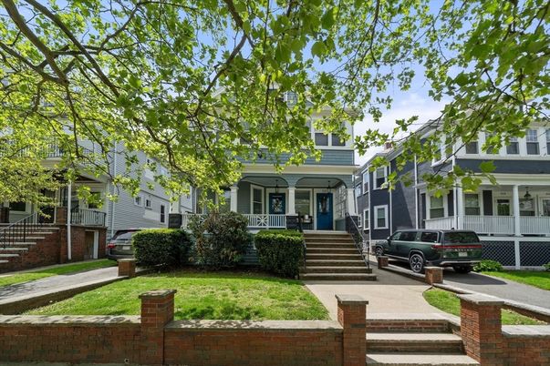 Exterior, Facade, Queen Anne Victorian
