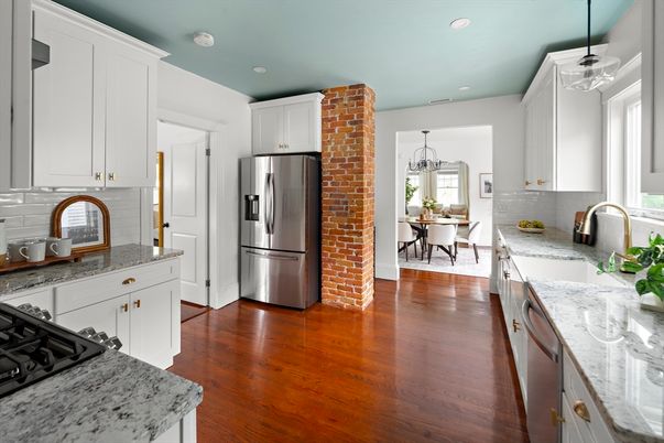 Chandelier, Dining room, Interior, Kitchen, Pendant Lights, Recessed Lighting, Stainless Steel Appliances, Wood Texture Flooring