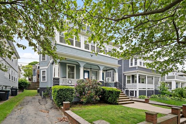 Exterior, Facade, American Foursquare