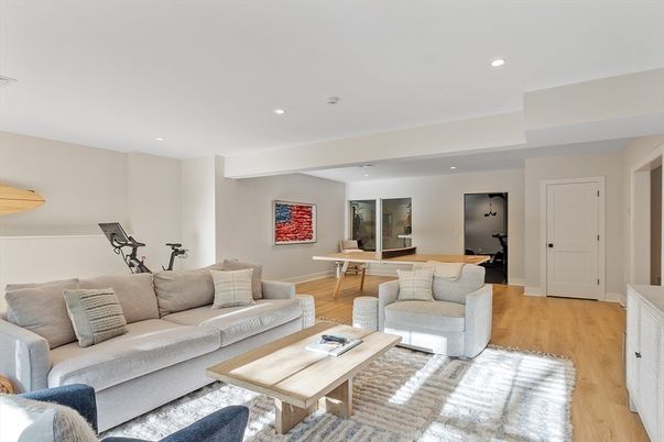 Fitness Equipment, Interior, Living room, Recessed Lighting, Wood Texture Flooring