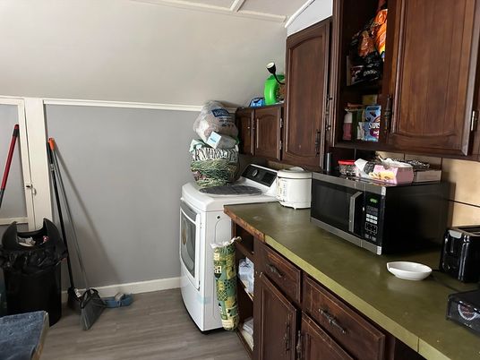 Interior, Washer, Wood Texture Flooring