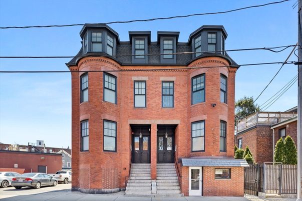Exterior, Facade, Brick Facade, Rowhouse