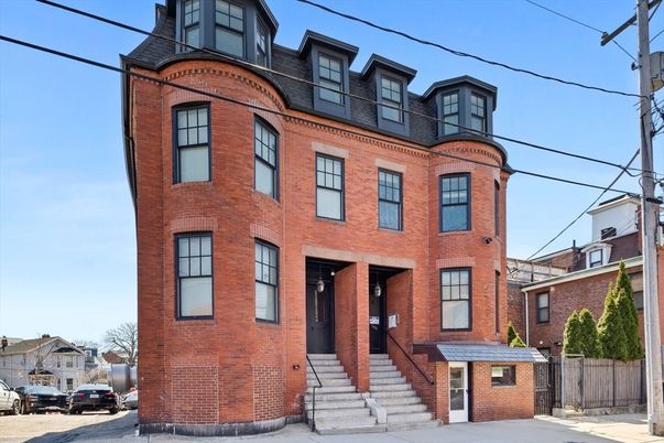 Exterior, Facade, Brick Facade, Rowhouse
