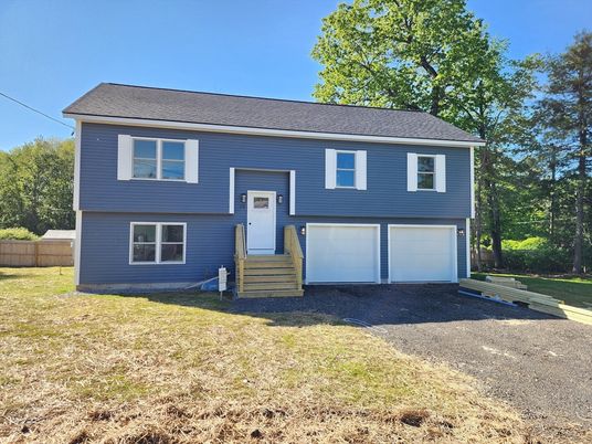 Attached, Exterior, Facade, Raised Ranch