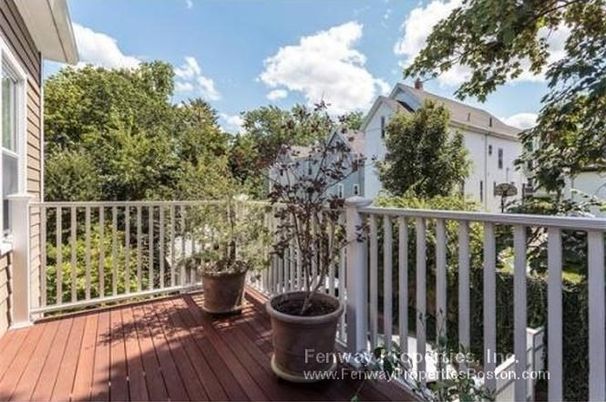 Exterior, Wood Texture Flooring