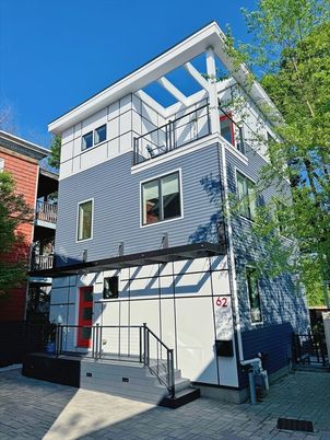 Exterior, Facade, Modern