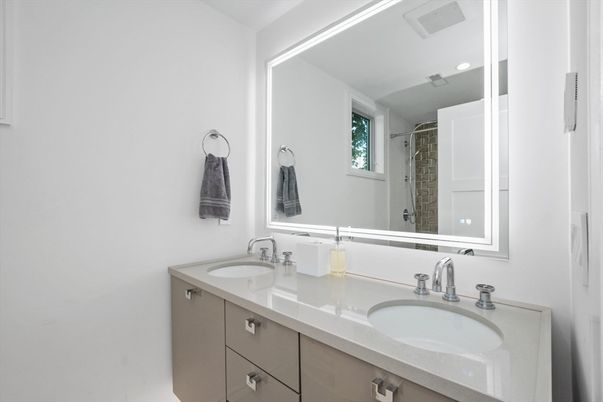Bathroom, Dual Sink Vanities, Interior, Recessed Lighting