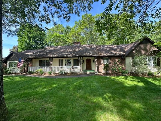 Exterior, Facade, Brick Facade, Ranch