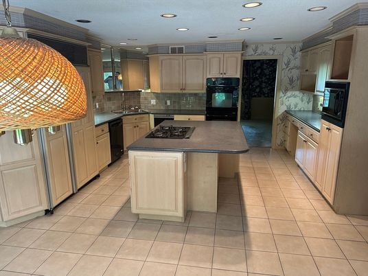 Interior, Kitchen, Marble Walls, Recessed Lighting