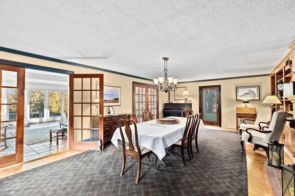 Chandelier, Dining room, Interior, Piano, Wood Texture Flooring