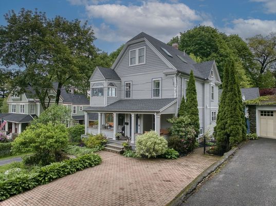 Exterior, Facade, Queen Anne Victorian