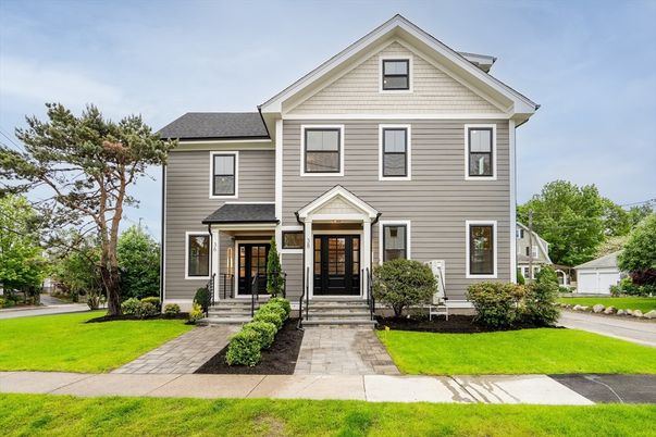Exterior, Facade, Queen Anne Victorian