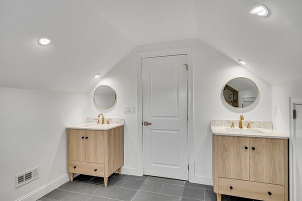 Bathroom, Interior, Recessed Lighting