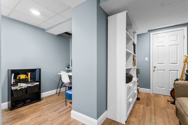 Interior, Recessed Lighting, Wood Texture Flooring