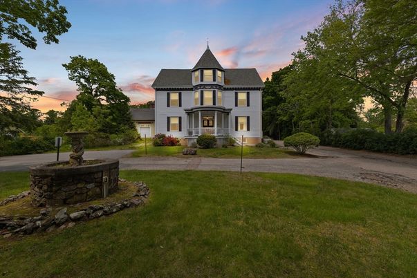 Backyard, Exterior, Facade, Queen Anne Victorian