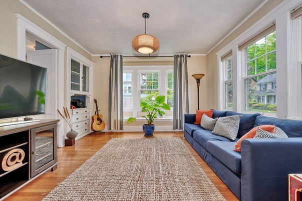 Interior, Living room, Pendant Lights, Wood Texture Flooring