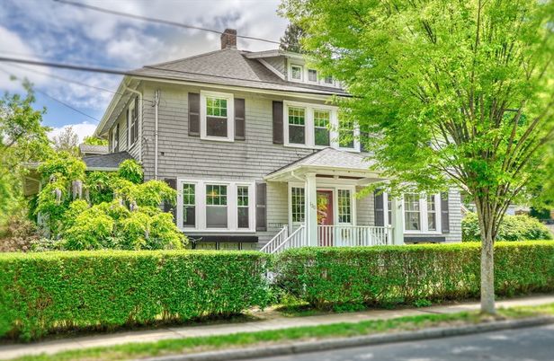 Exterior, Facade, American Foursquare