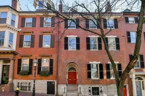 Exterior, Facade, Brick Facade, Rowhouse