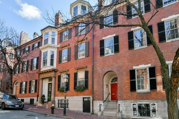Exterior, Facade, Brick Facade, Rowhouse