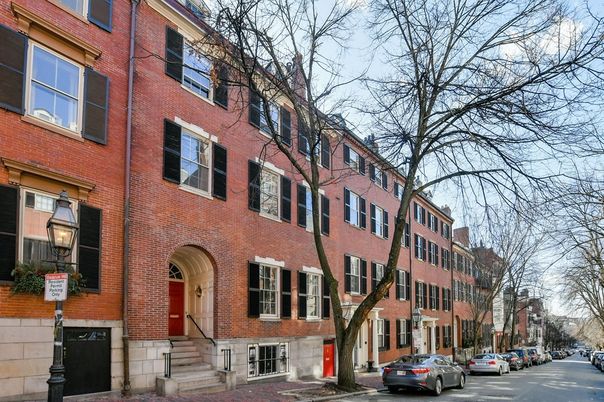 Exterior, Facade, Brick Facade, Rowhouse