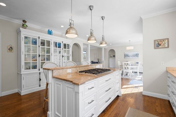 Dining room, Interior, Kitchen, Pendant Lights, Recessed Lighting, Wood Texture Flooring