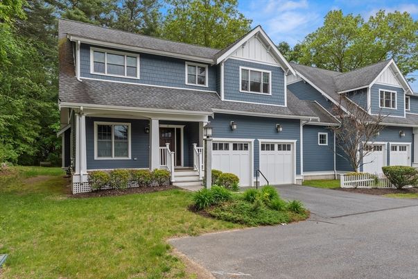 Attached, Exterior, Facade, Farmhouse