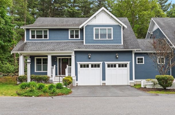 Attached, Exterior, Facade, Farmhouse