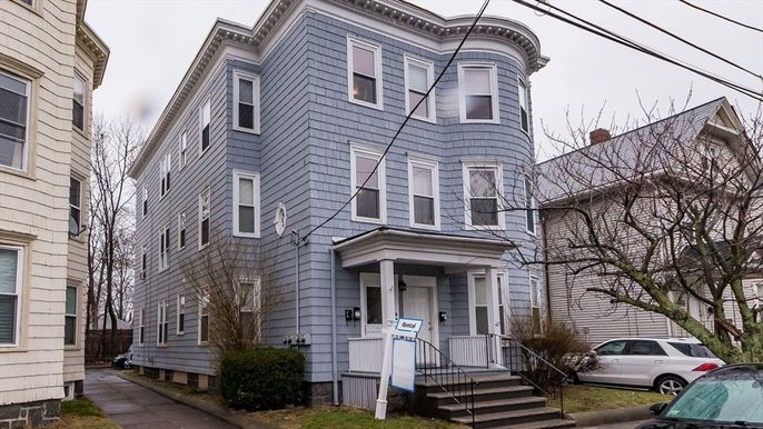 Exterior, Facade, Rowhouse