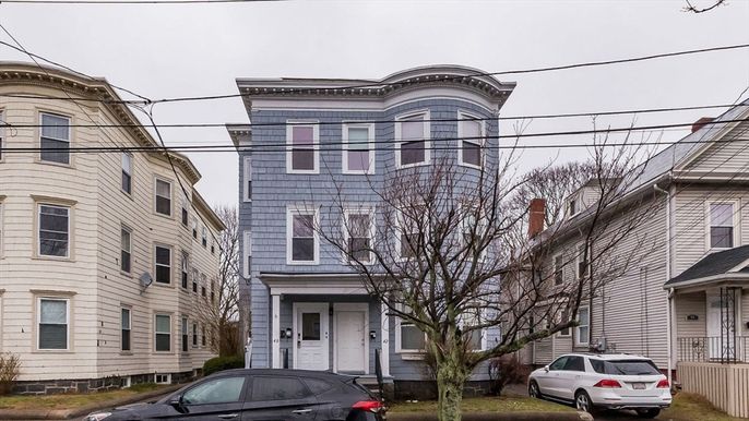 Exterior, Facade, Rowhouse