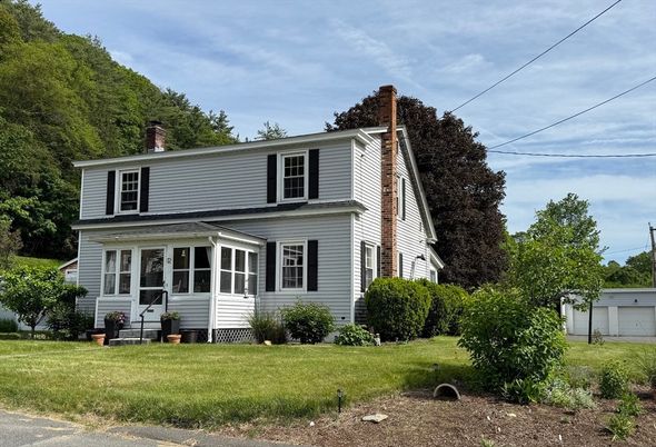 Exterior, Facade, American Foursquare