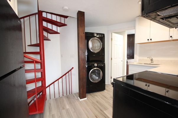 Interior, Utility Closets, Washer, Wood Texture Flooring