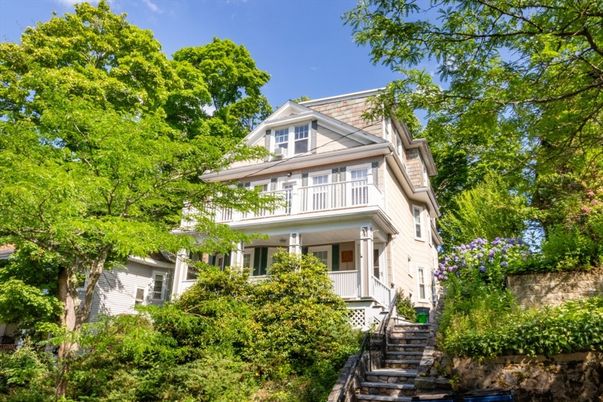 Exterior, Facade, Queen Anne Victorian