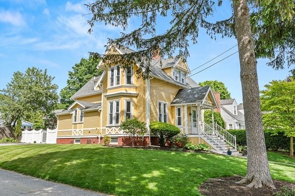 Backyard, Exterior, Facade, Queen Anne Victorian