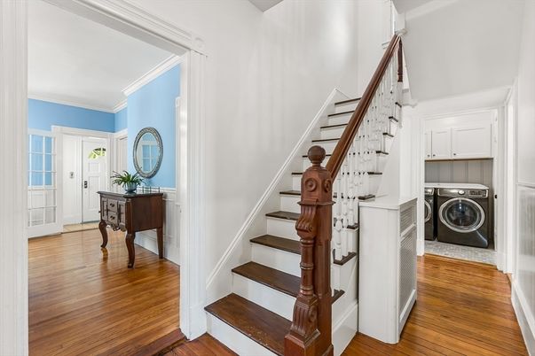 Interior, Washer, Wood Texture Flooring