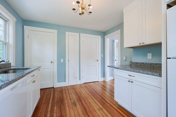 Chandelier, Interior, Kitchen, Wood Texture Flooring