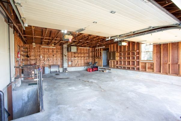 Garage, Interior, Wooden Beams