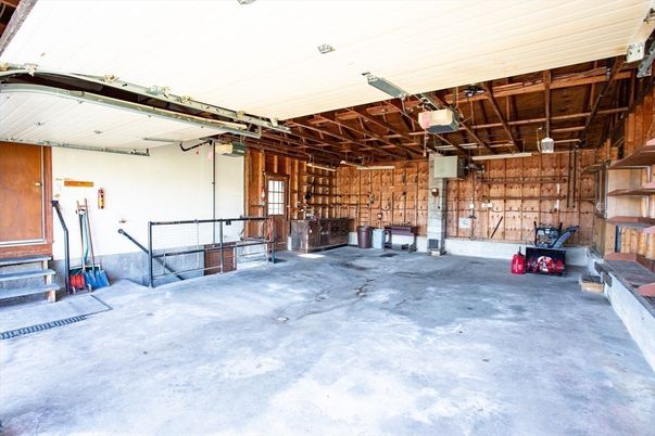 Garage, Interior, Wooden Beams