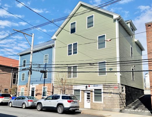 Exterior, Facade, Rowhouse