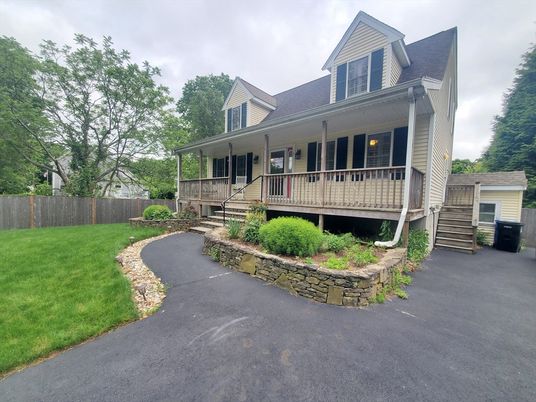 Exterior, Facade, Cape Cod