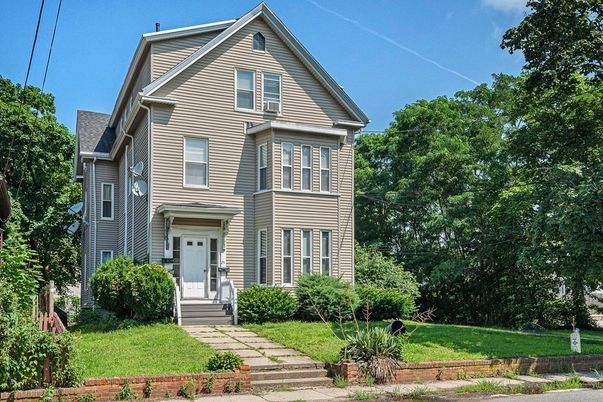 Exterior, Facade, Queen Anne Victorian