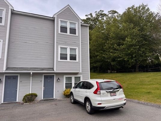 Exterior, Facade, Rowhouse