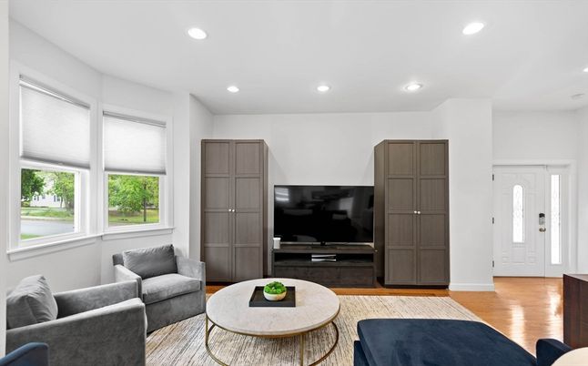Interior, Living room, Recessed Lighting, Wood Texture Flooring