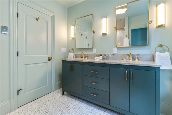 Bathroom, Dual Sink Vanities, Interior