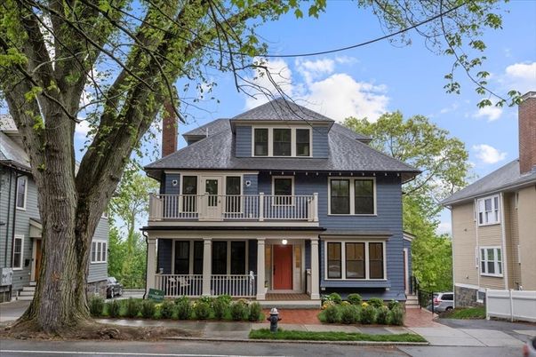 Exterior, Facade, American Foursquare