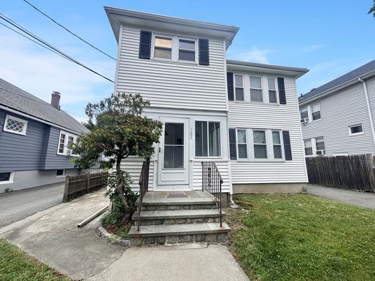 Exterior, Facade, American Foursquare
