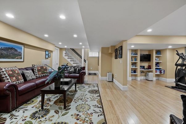 Fitness Equipment, Interior, Living room, Recessed Lighting, Wood Texture Flooring