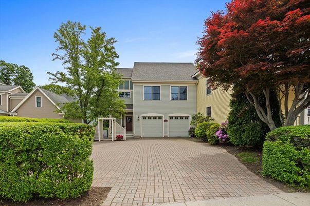 Attached, Exterior, Facade, Raised Ranch