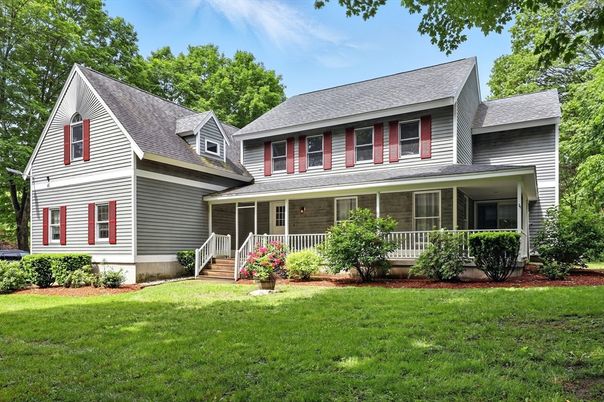 Exterior, Facade, Farmhouse